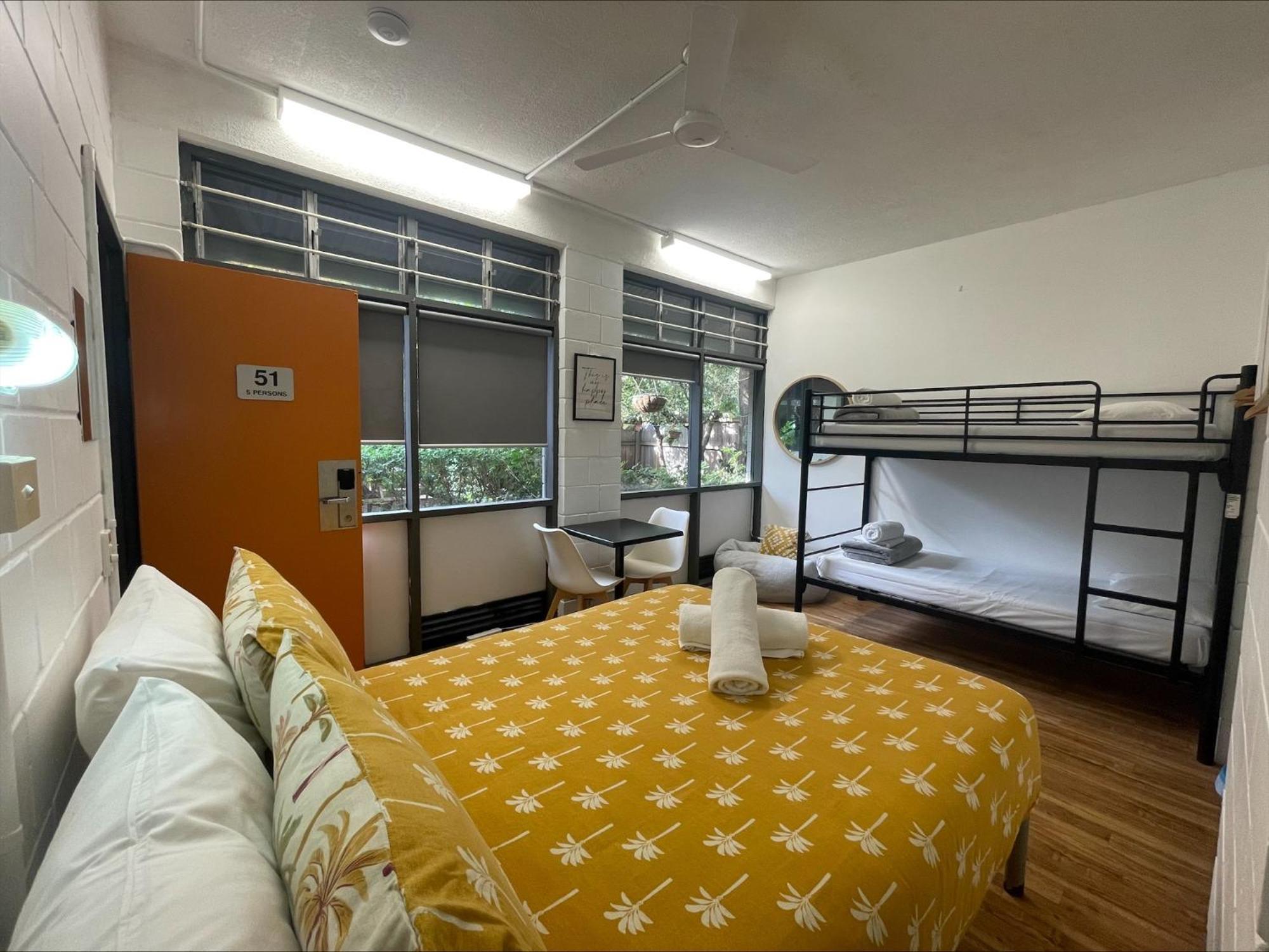 Yha Coolangatta Gold Coast Hostel Exterior photo
